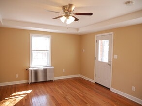 Building Photo - 812 Greenwood Cir