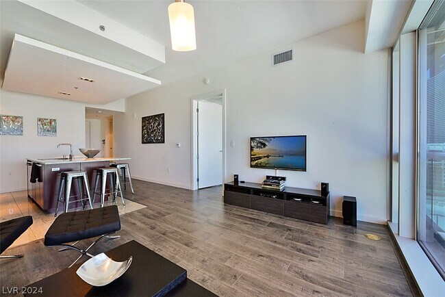Building Photo - 4471 Dean Martin Dr