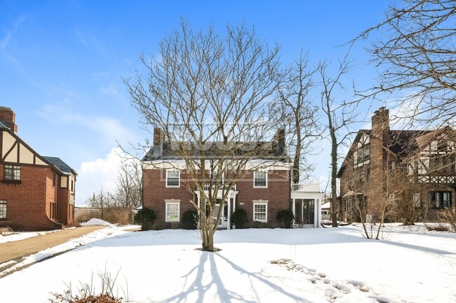 5 bed 3.5 Bath Single Family Home Available in Dayton - 5 bed 3.5 Bath Single Family Home Available in Dayton