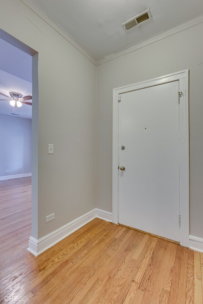 Foto del edificio - 5401 N Winthrop Ave