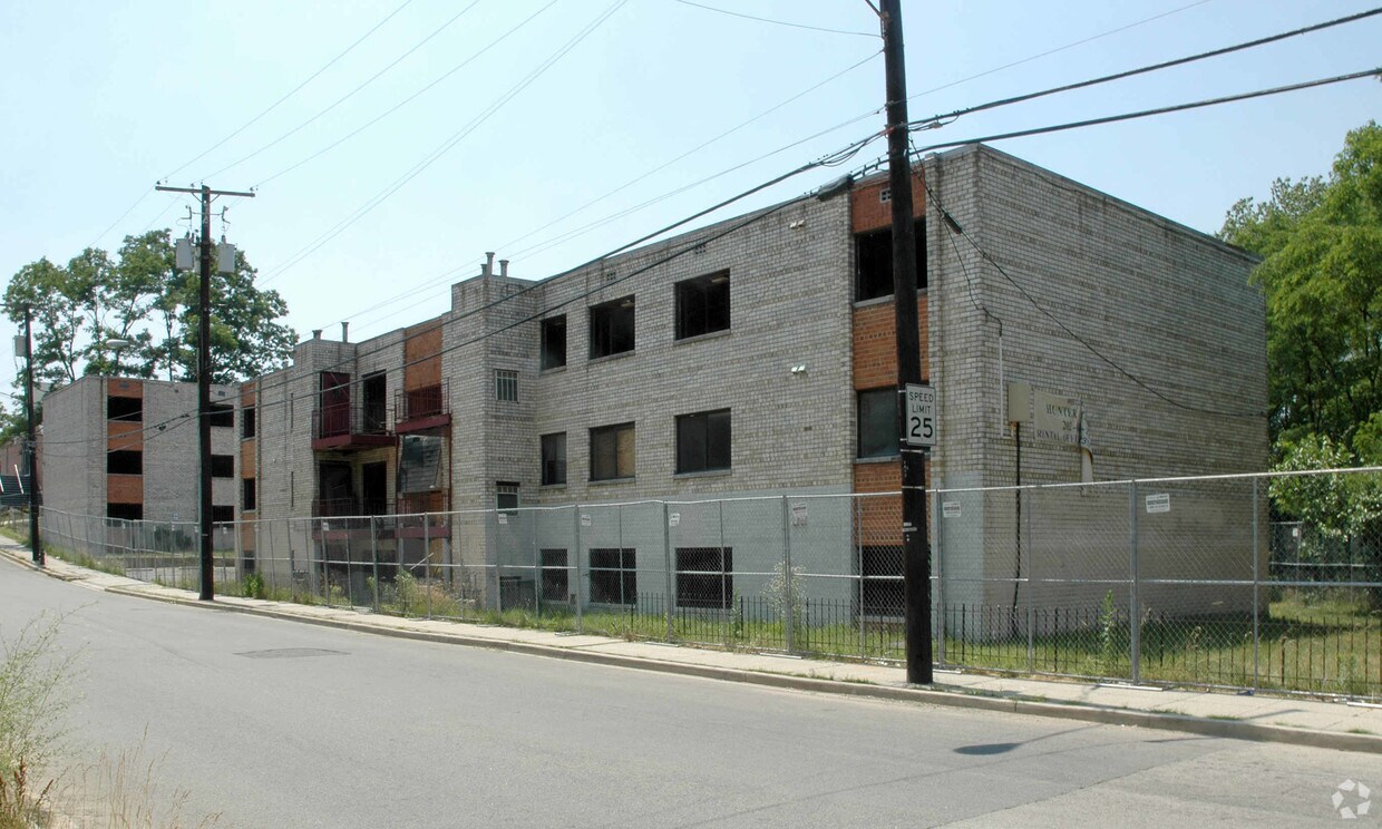 Building Photo - 2201-2215 Hunter Pl SE