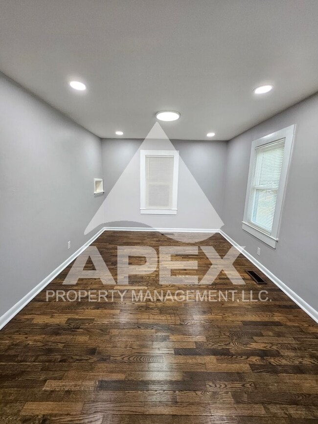 Foto del edificio - Craftsman Style 2 Bd 1 Ba Single Family Home w/Bonus rm & Garage in North Knox!