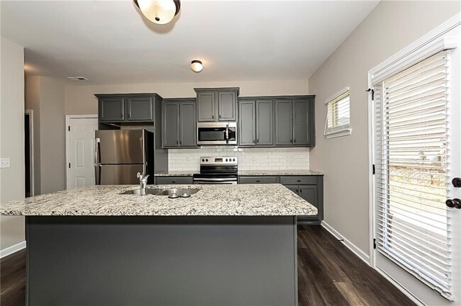 Building Photo - 142 Magnaview Dr