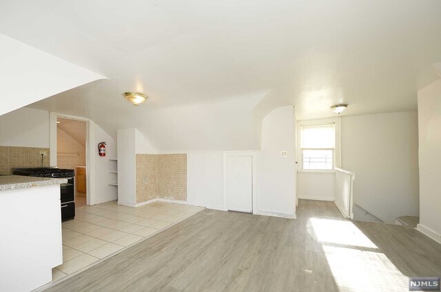 Building Photo - 35 Maple Ave