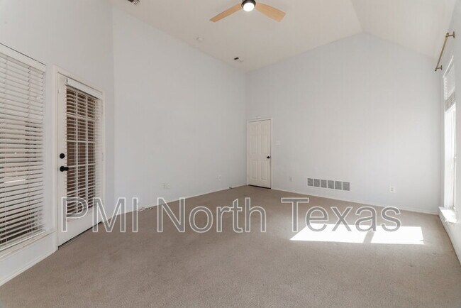 Foto del edificio - 104 Peregrine Dr