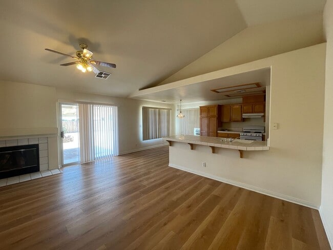 Building Photo - Modern Living in California City