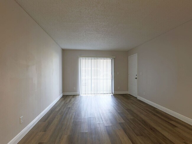 Foto del edificio - 5321 Summerlin Rd