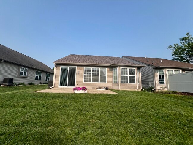 Foto del edificio - 13222 Poplar Way