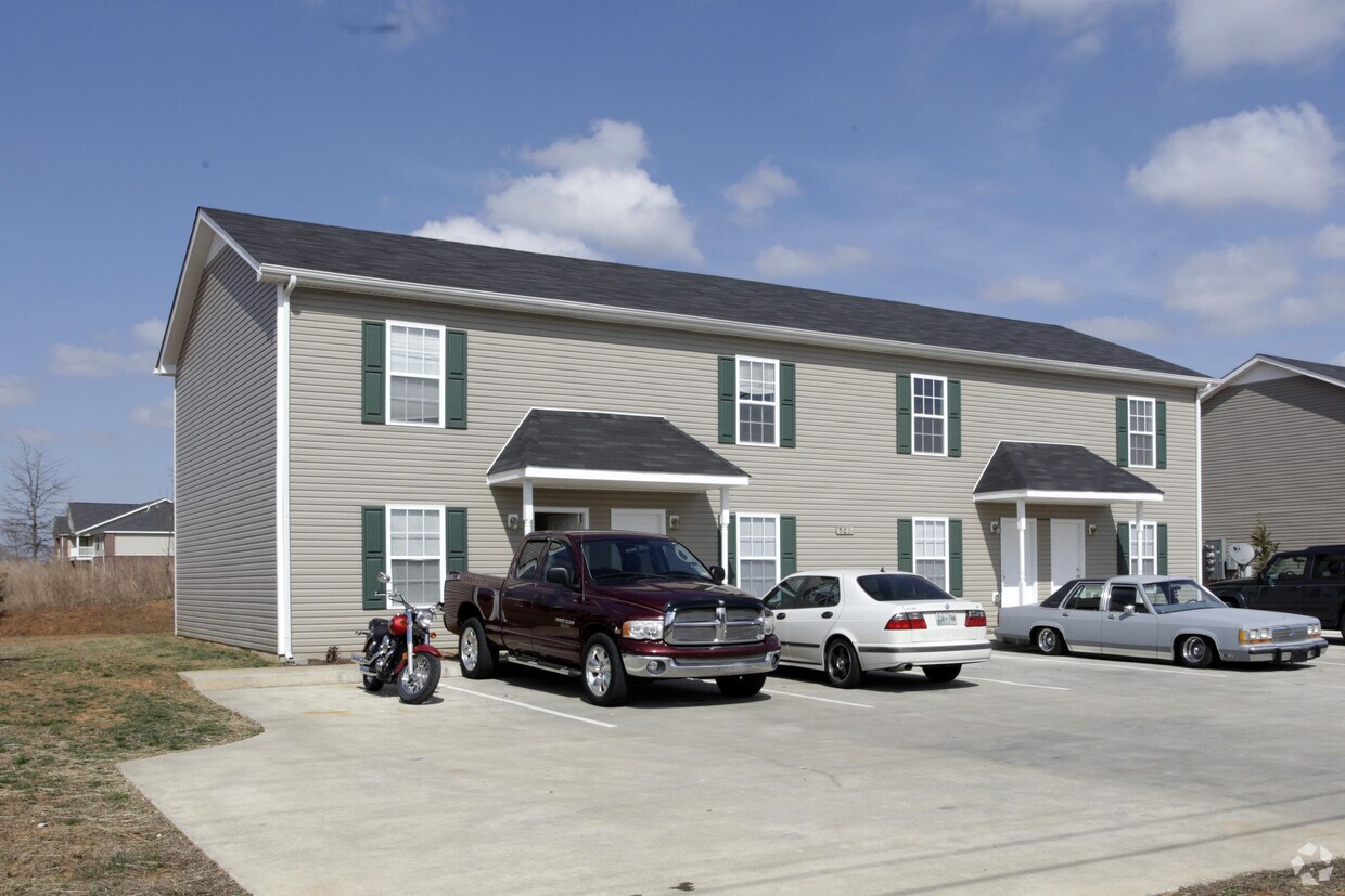 501 Patriot Park Ct, Clarksville, TN 37042 Apartments in Clarksville