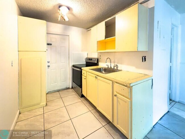 Foto del edificio - 1717 NW 8th Pl