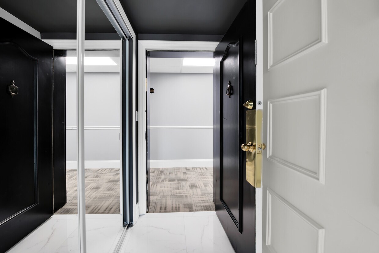 35300 Woodward Ave Unit 207, Birmingham, MI 48009 Condo for Rent in Birmingham, MI