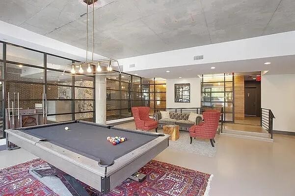 Foto del edificio - 331 E Houston St