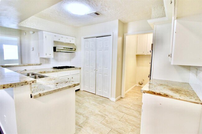 Building Photo - 15830 Alta Mesa Dr
