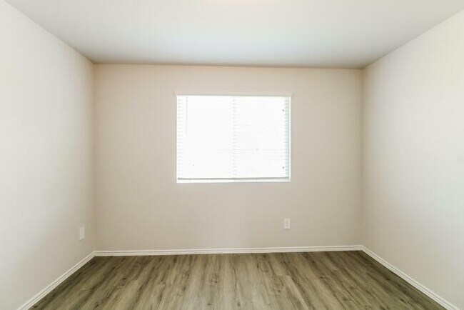 Foto del edificio - 2424 Bull Trout Dr