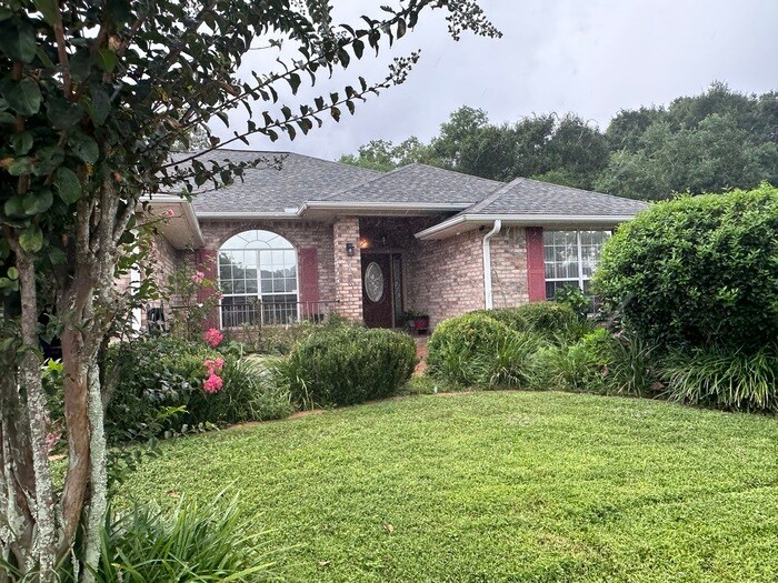 Foto principal - Stunning Custom 4/2, 2380sqft Home with Mo...