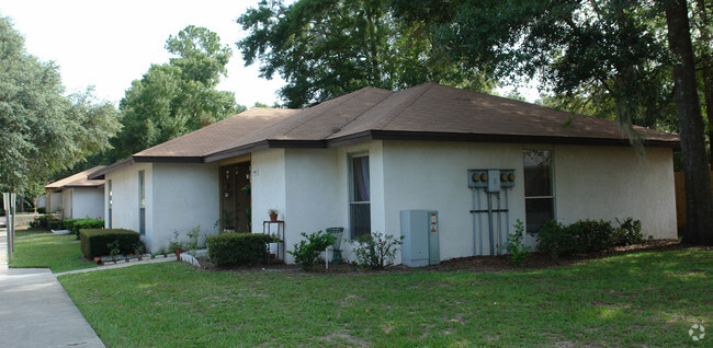 Foto del edificio - Pine Meadow Apartments