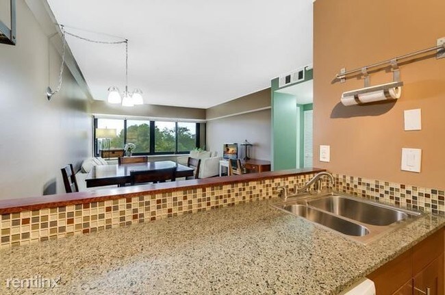 Building Photo - 1 br, 1 bath  - 1920 S 1st St Apt 308