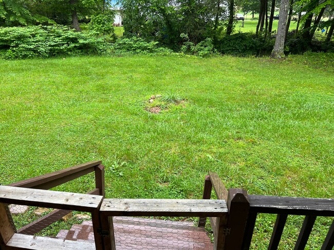 Building Photo - 1 BED 1 BATH PRIVATE RETREAT!