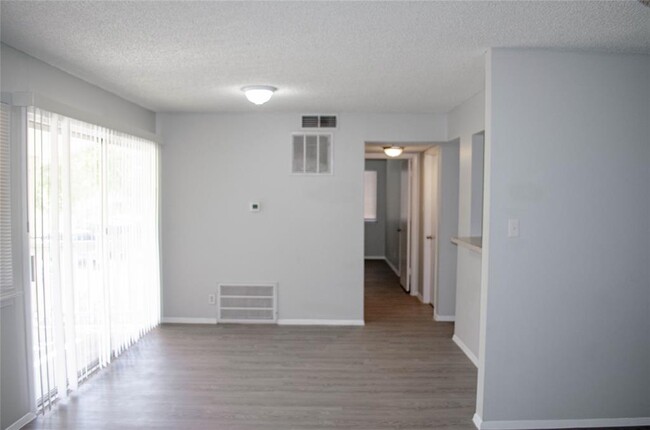 Foto del edificio - 8907 Parkfield Dr