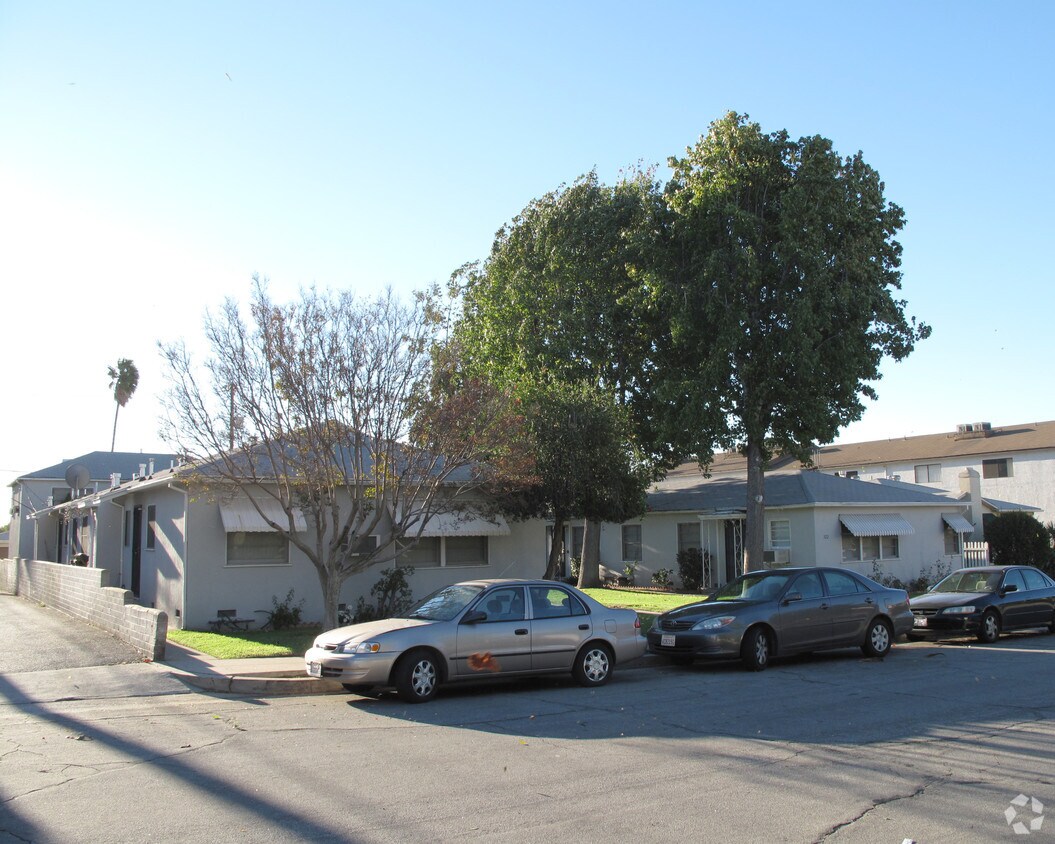 Primary Photo - 322-330 1/2 E Elmwood Ave