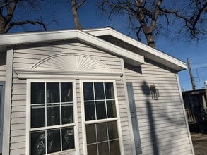 Building Photo - 905 W 37th Ave