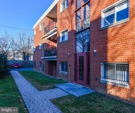 Building Photo - 1386 Bryant St NE