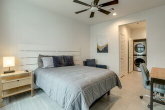Building Photo - 2716 Grand Fountains Dr