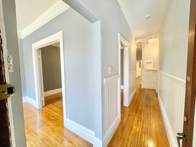 Building Photo - Prime North Beach 2Bed/1Bath with City Vie...