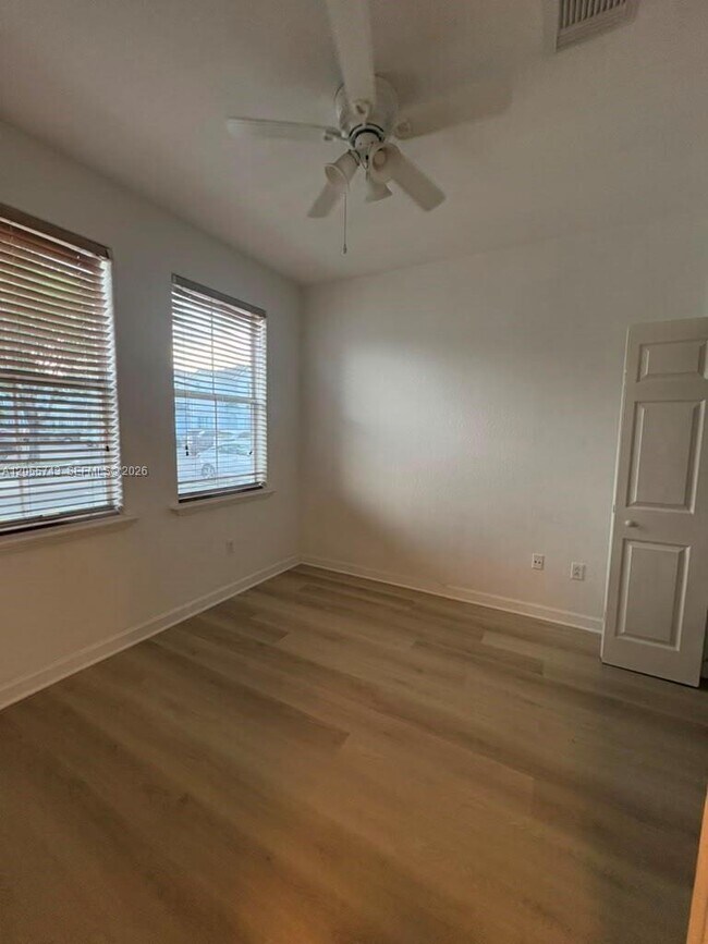 Foto del edificio - 5420 NW 107th Ave