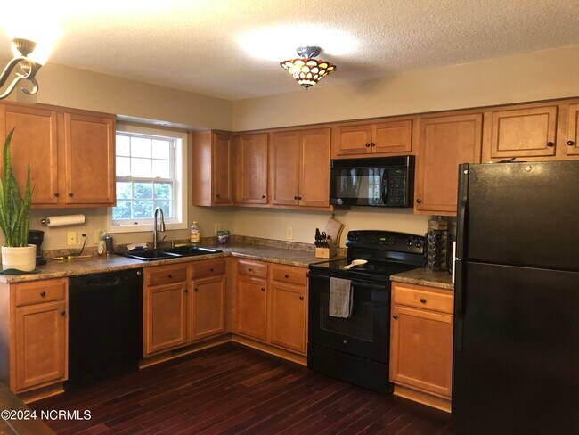 Foto del edificio - 265 Sandhills Cir