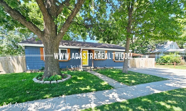 Building Photo - 2 br, 1 bath House - 227 S Walnut St.