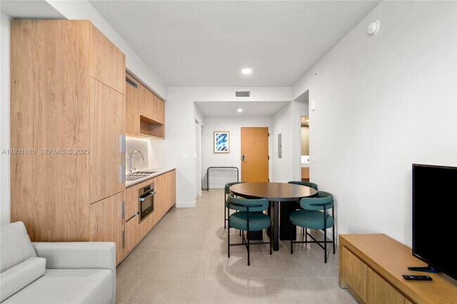 Foto del edificio - 11 NE 6th St