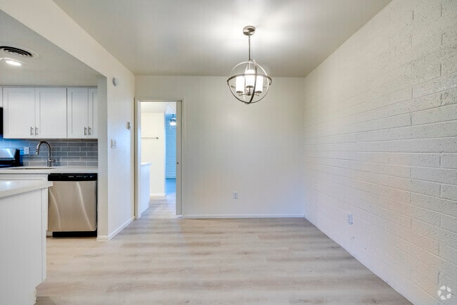 Comedor - 1BR, 1BA - 684SF - Oasis in the City