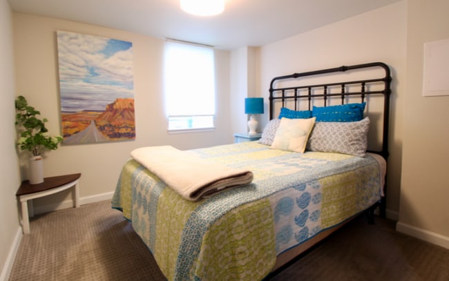 Building Photo - 3070 S Pennsylvania St