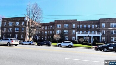 Building Photo - 975-995-995 Teaneck Rd