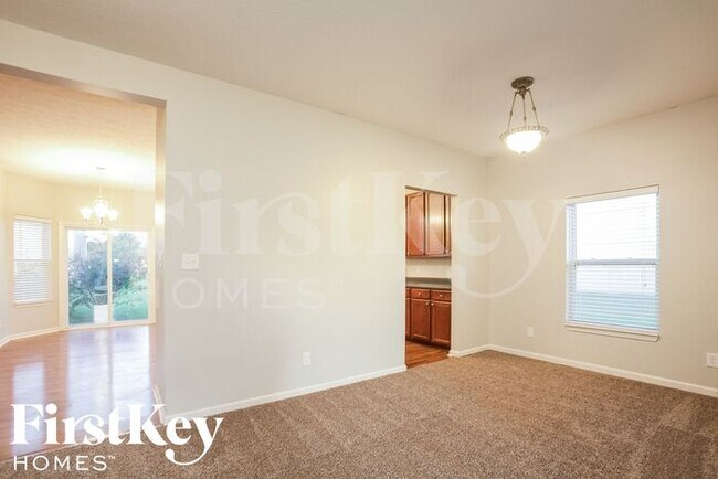 Foto del edificio - 1170 Highland Lake Way