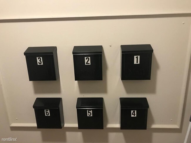 Foto del edificio - 666 Thompson Ave