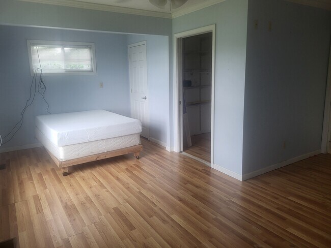 Foto del edificio - 8166 Dover Rd