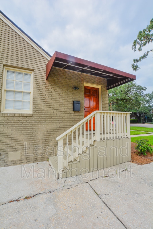 Building Photo - 513 Savannah Hwy