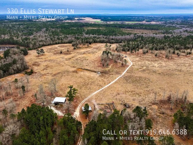 Foto del edificio - 330 Ellis Stewart Ln