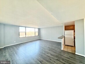 Building Photo - 4600 Duke St