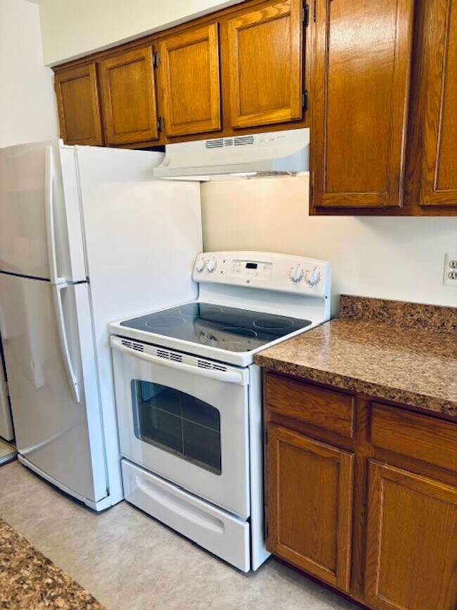 Foto del edificio - Beautiful 2 bedroom upper condo with 1 car garage, Harrison Township