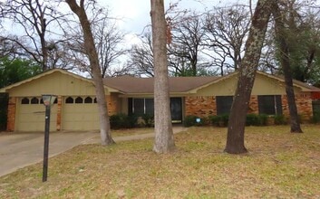 Building Photo - 3109 Autumn Leaves Dr