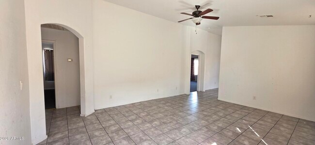 Foto del edificio - 6642 E Lush Vista View