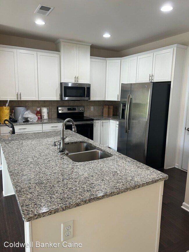 Building Photo - 3 br, 2.5 bath House - 129 Middleby Way