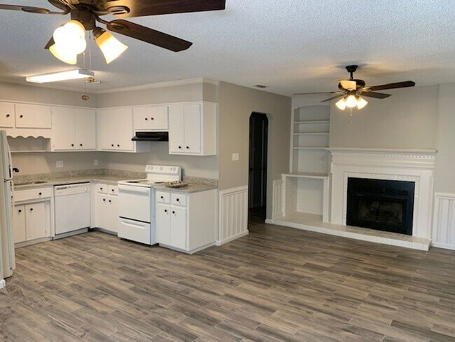 Foto del edificio - 2 Bedroom/2 Bath Triplex in Valdosta