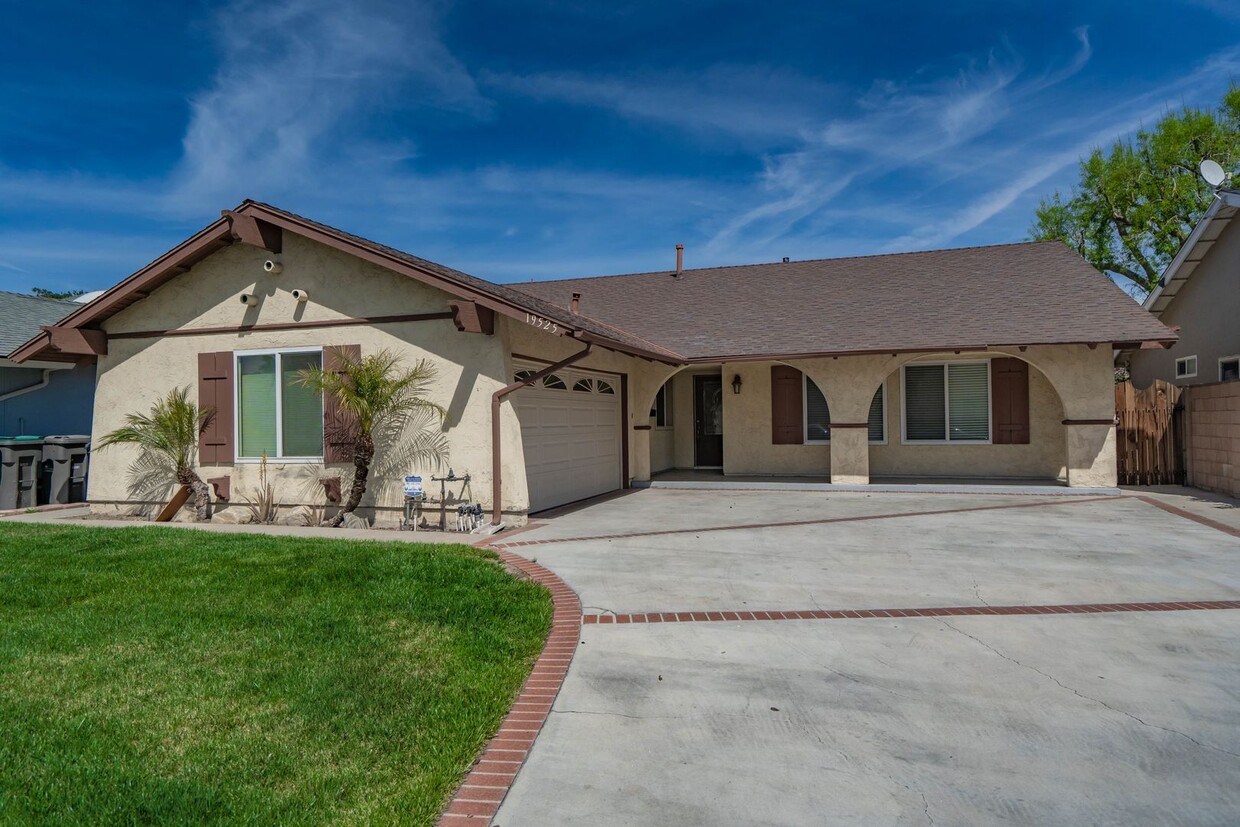 Primary Photo - COMING SOON! Single Story 3 Bedroom Home f...