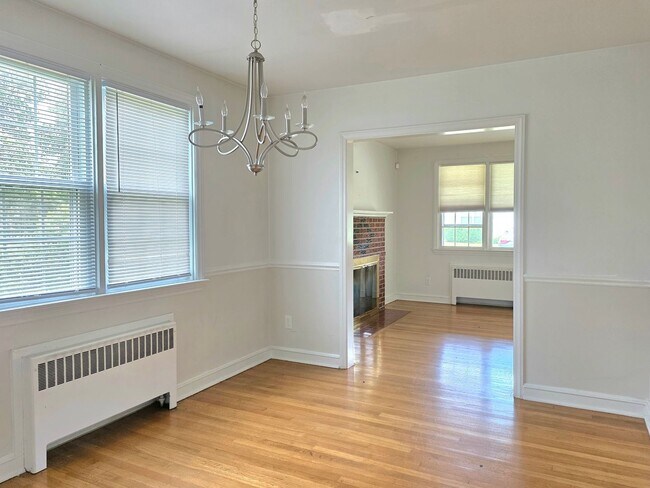 Foto del edificio - Charming and well-maintained ranch style available now!