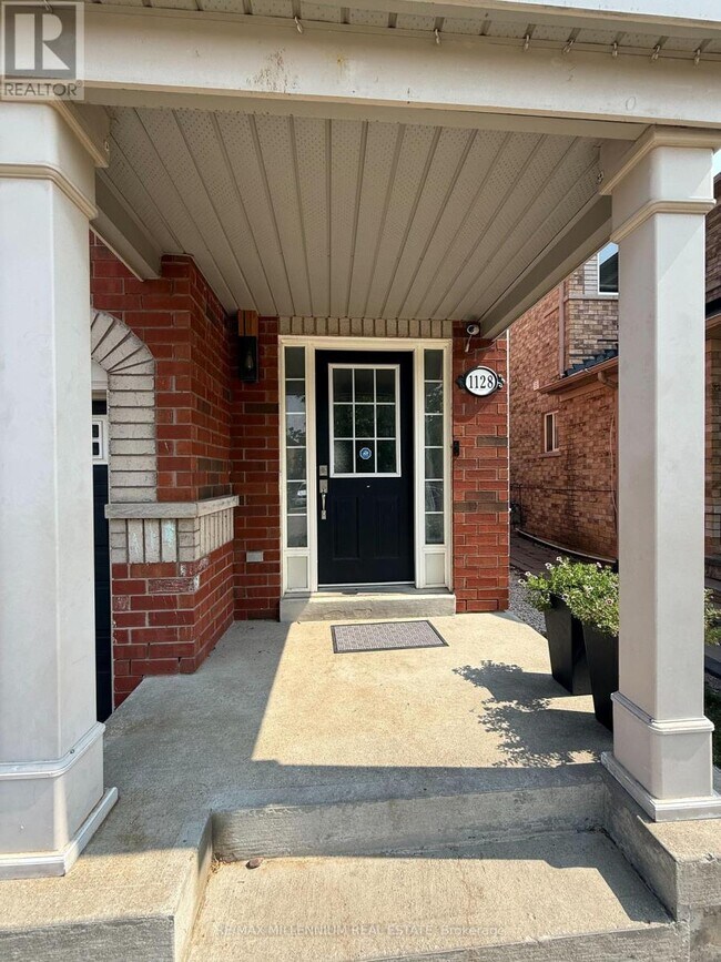 Building Photo - 1128 Houston Dr