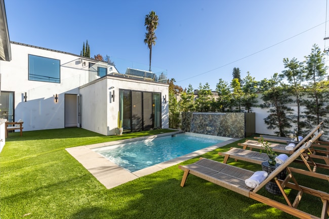 Photo - 1161 Stearns Dr House